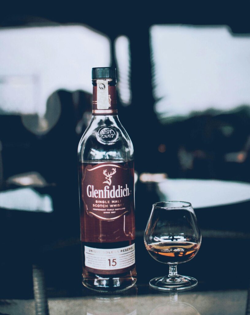 Destilarias na Escócia: Descubra o Coração do Whisky Single Malt com Guia Brasileiro - Foto de Mwabonje Ringa no Pexels