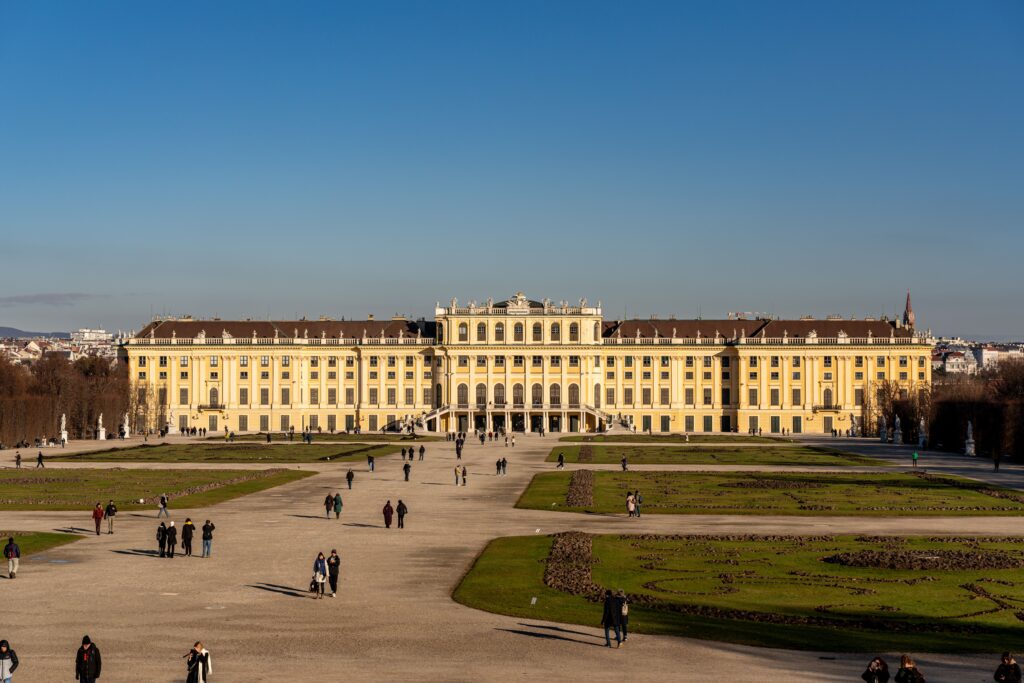 Palácio de Schönbrunn com Guia Brasileiro em Viena - Vladimir Srajber no Pexels
