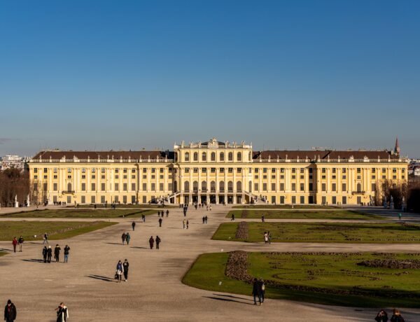 Palácio de Schönbrunn com Guia Brasileiro em Viena - Vladimir Srajber no Pexels